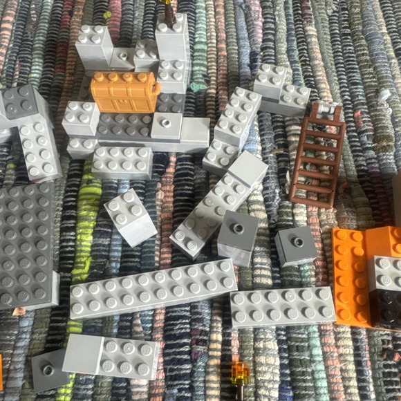 Lego MInecraft Set, The Cave 21113 Retired 249 PCS - Picture 5 of 6